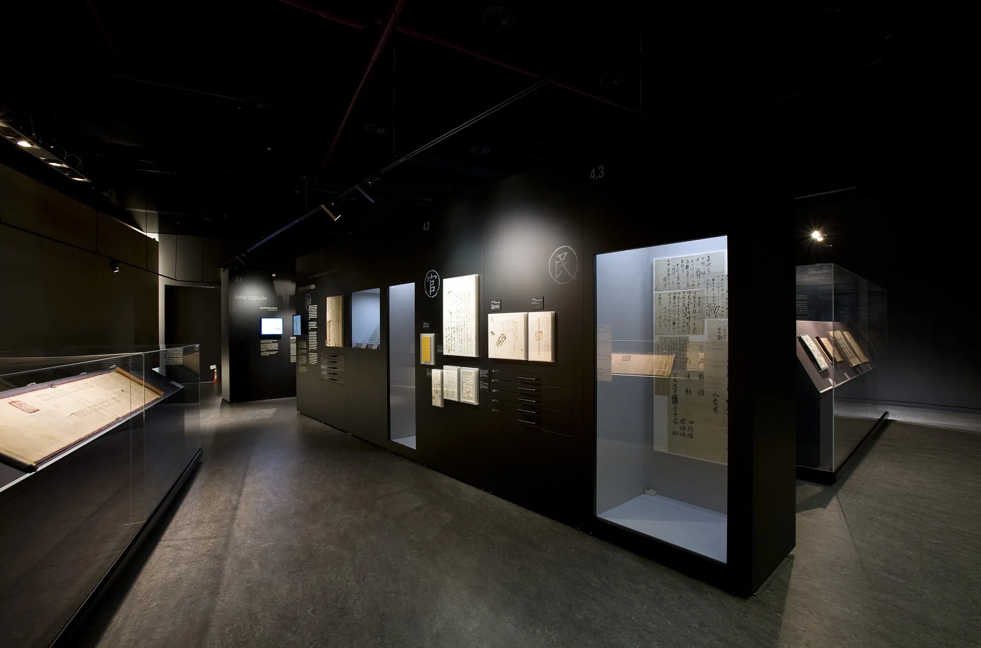 Mila-wall showcase module