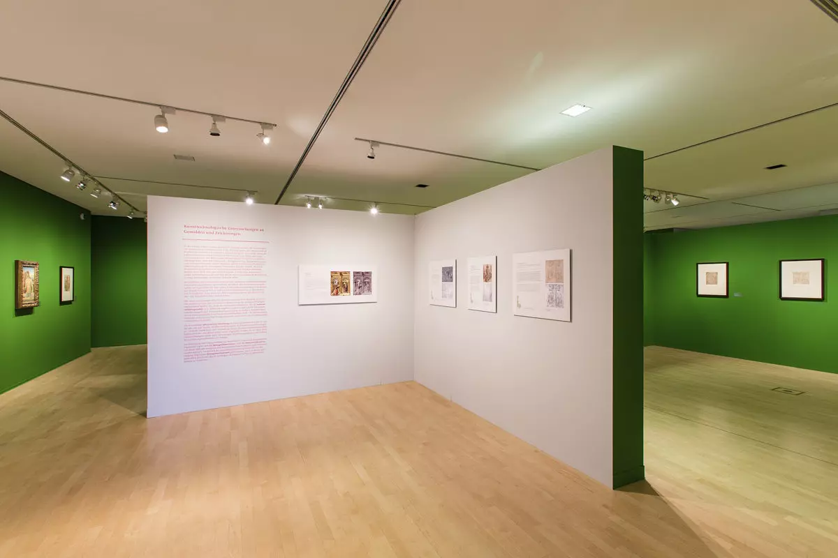 Free-standing Mila-wall walls with prints and wall text in front of green room walls in the Collection of Prints, Drawings and Photographs, Dresden State Art Collections